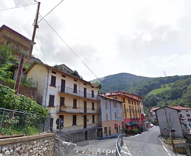 Casa con 8 locali in vendita in Via Ponte Botta, Sedrina