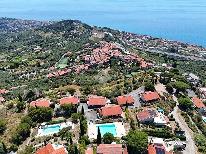 Casa con 5 locali in vendita in Via Dante Alighieri, Costarainera