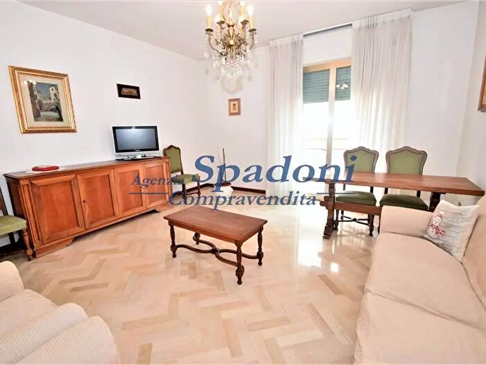 Appartamento con 5 locali in vendita in Montecatini Terme