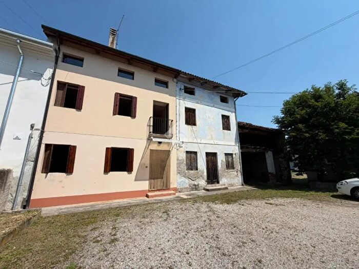Casa trilocale in vendita in Via Ponticello, Colceresa