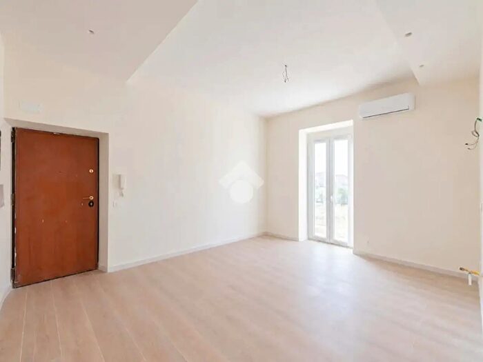 Appartamento trilocale in vendita in Via Pasquale II, Roma