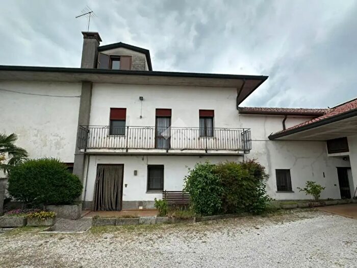 Casa con 7 locali in vendita in Via Asolana, Loria
