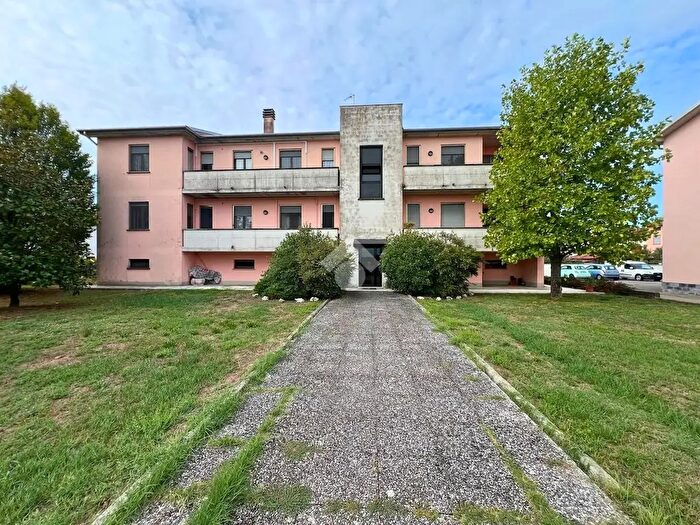 Appartamento trilocale in vendita in Via Roma, Sissa Trecasali