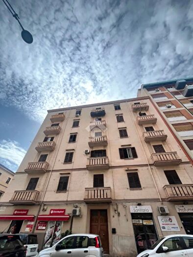 Appartamento con 6 locali in vendita in Via Carlo Pisacane, Palermo