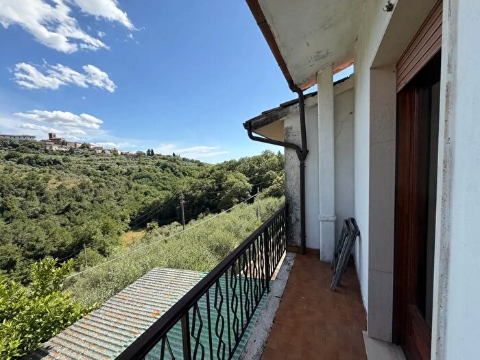 Casa con 10 locali in vendita in Monsummano Terme