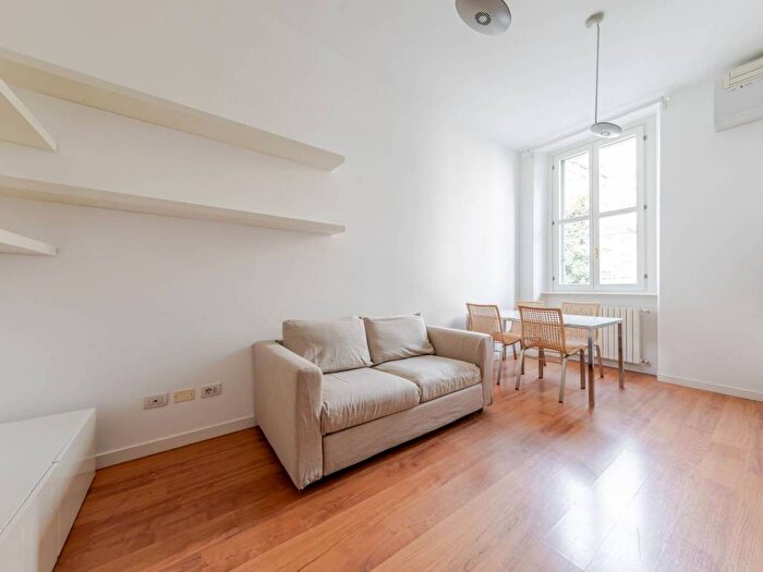 Appartamento bilocale in affitto in Via San Martino, Quadronno Crocetta, Milano