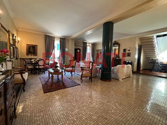 Appartamento con 9 locali in vendita in La Spezia