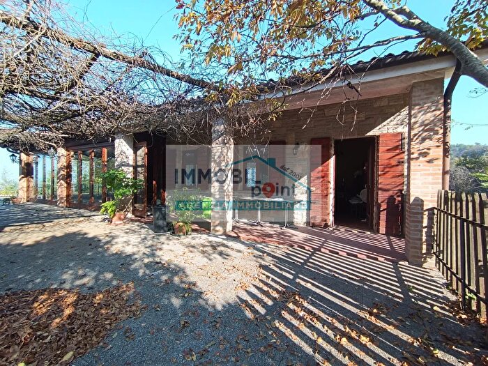 Casa con 11 locali in vendita in Torreglia