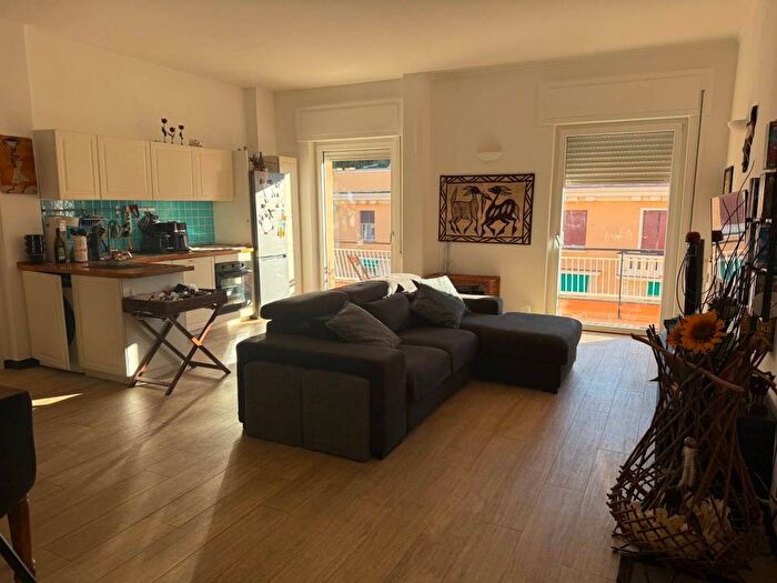 Appartamento quadrilocale in affitto in Via Bartolomeo Chighizola, Sturla, Genova