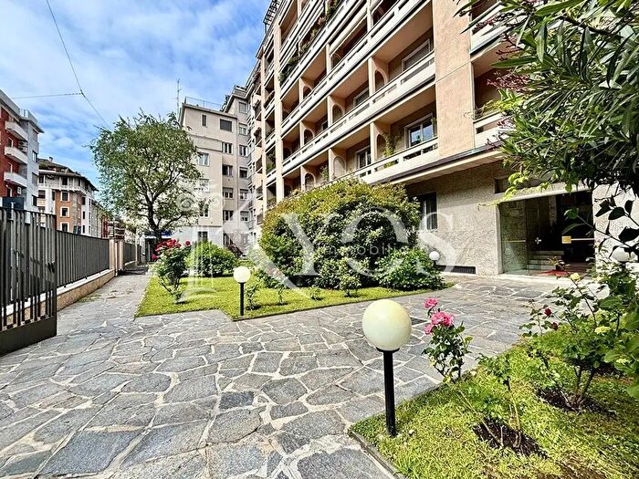 Appartamento quadrilocale in vendita in Via Gaetano Previati, Milano
