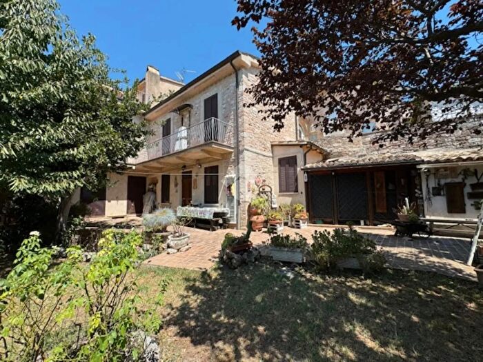 Casa trilocale in vendita in Via S Martino I, Spello