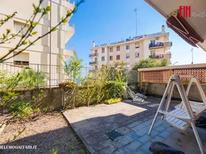 Appartamento trilocale in vendita in Via Laviosa, Genova