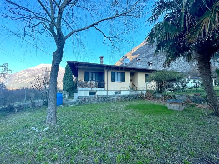 Appartamento trilocale in vendita in Via Lavaruzza, Venzone