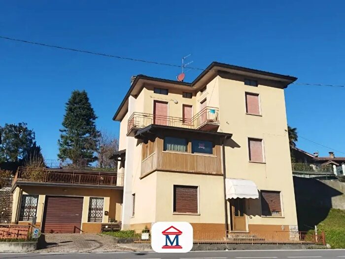 Appartamento quadrilocale in vendita in Val Brembilla
