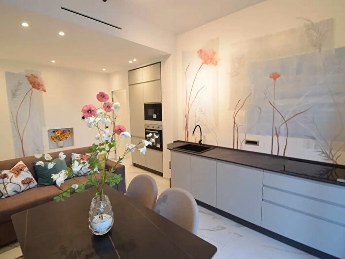 Appartamento trilocale in vendita in Via Saponiera, Diano Marina