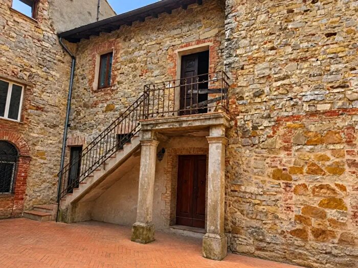 Casa con 9 locali in vendita in Monteleone D'Orvieto