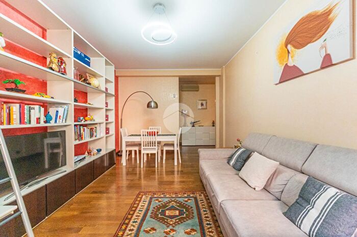 Appartamento trilocale in vendita in Via Giovanni Pezzotti, Milano