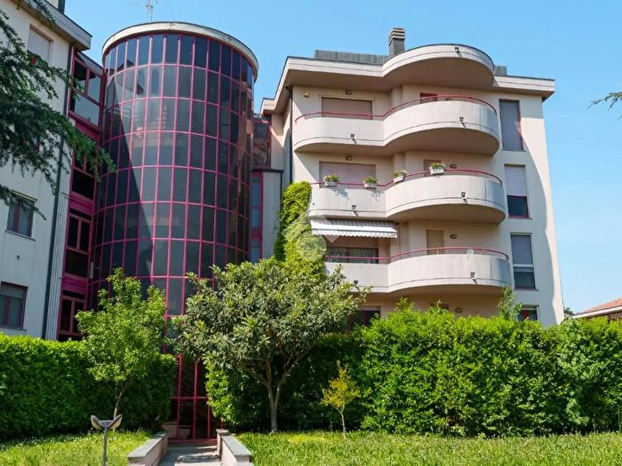 Appartamento quadrilocale in vendita in Via Brasside, Treviglio
