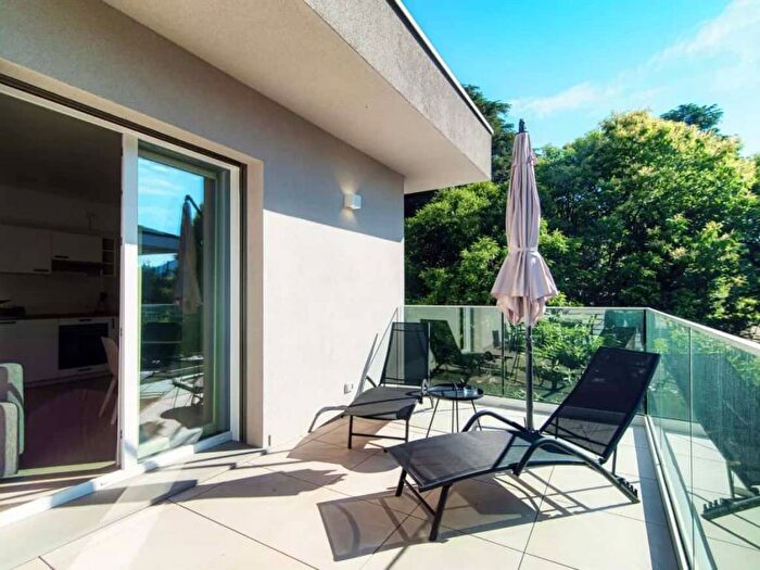 Appartamento trilocale in affitto in Via Bellinzona, Nino Bixio, Como