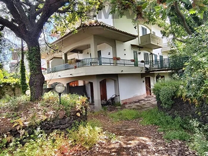 Casa con 7 locali in vendita in Via Rigolato, Acireale