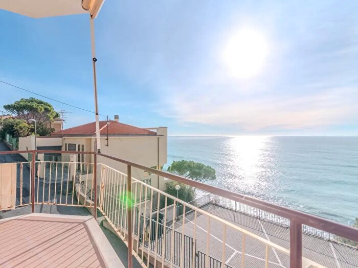 Appartamento bilocale in vendita in Via della Cornice, Borgio Verezzi