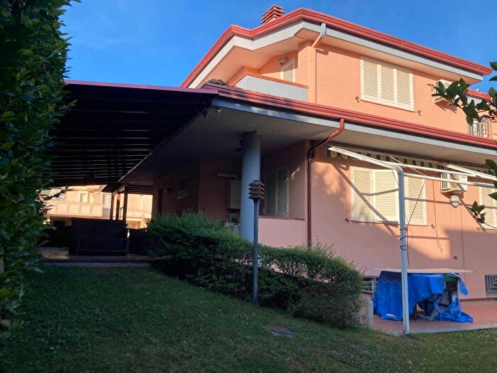 Casa quadrilocale in affitto in Via Martiri delle Foibe, Tuoro, Caserta