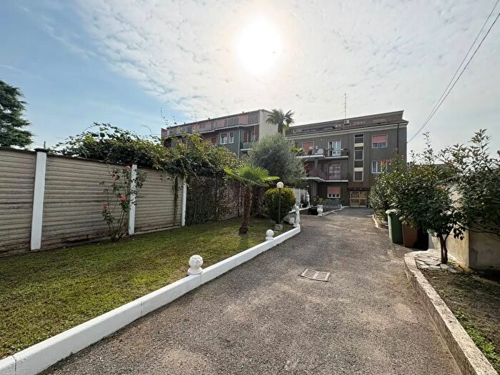 Appartamento trilocale in vendita in Via Umanità, Baranzate