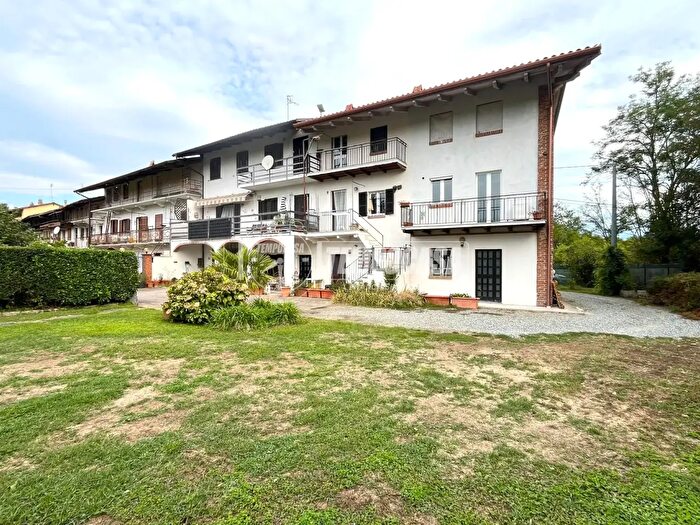 Casa con 8 locali in vendita in Borgata Chiusellaro, Pavone Canavese
