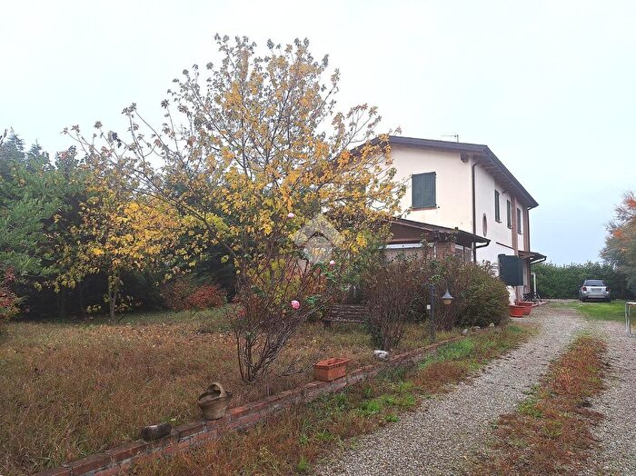 Casa con 5 locali in vendita in Via Olmo, Medicina