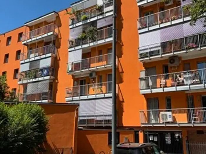 Appartamento quadrilocale in vendita in Via Monte Baldo, Milano