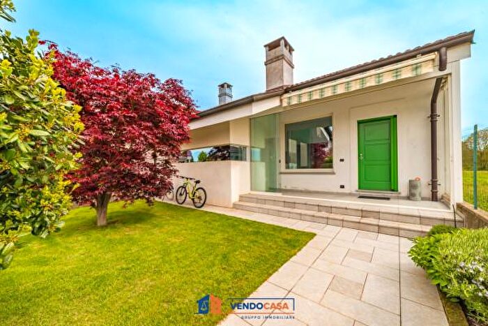 Casa con 5 locali in vendita in Via Dellera, Polonghera