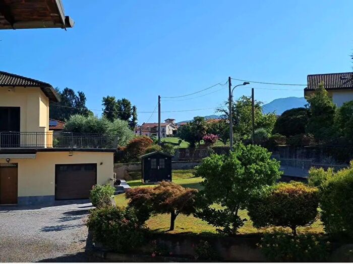 Casa trilocale in vendita in Via Tripoli, Brebbia
