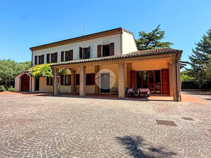 Casa con 8 locali in vendita in Via Nazionale Adriatica, Misano Adriatico