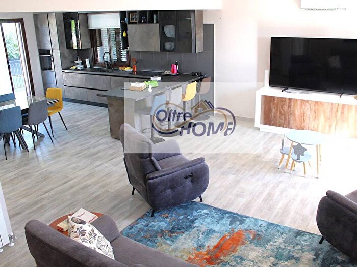 Casa con 6 locali in vendita in Via Torrente Vallonazzo, Mascali