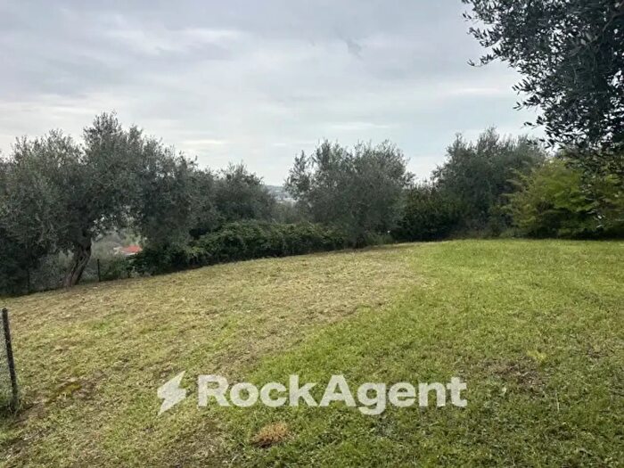 Casa con 6 locali in vendita in Contrada Montupoli Foro, Miglianico