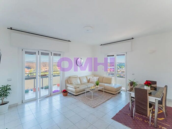 Appartamento trilocale in vendita in Via Torino, Oggiona Con Santo Stefano