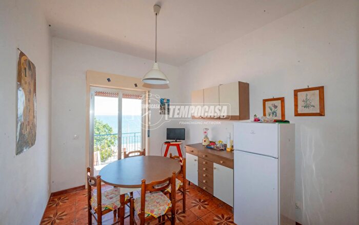 Appartamento trilocale in vendita in Via del Corsaro, Messina