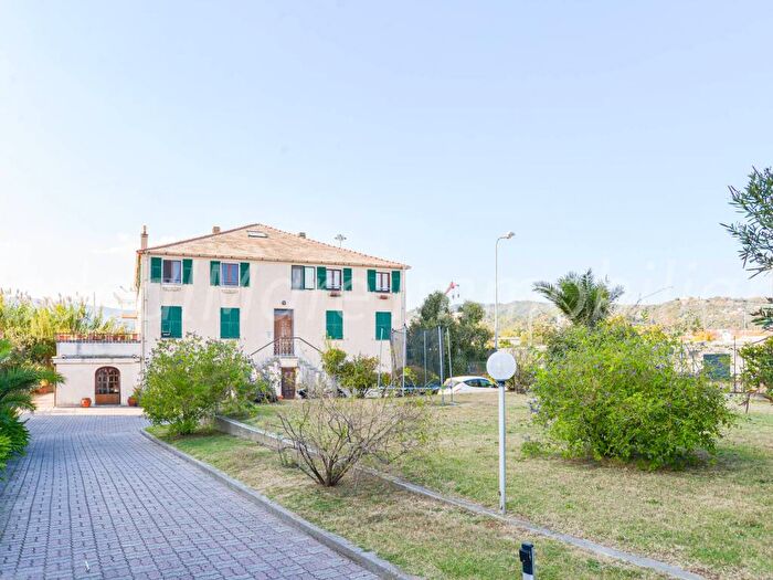 Appartamento trilocale in affitto in Via Aurelia, Vado Centro, Vado Ligure