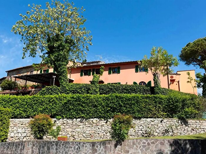 Casa con 11 locali in vendita in Casciana Terme Lari