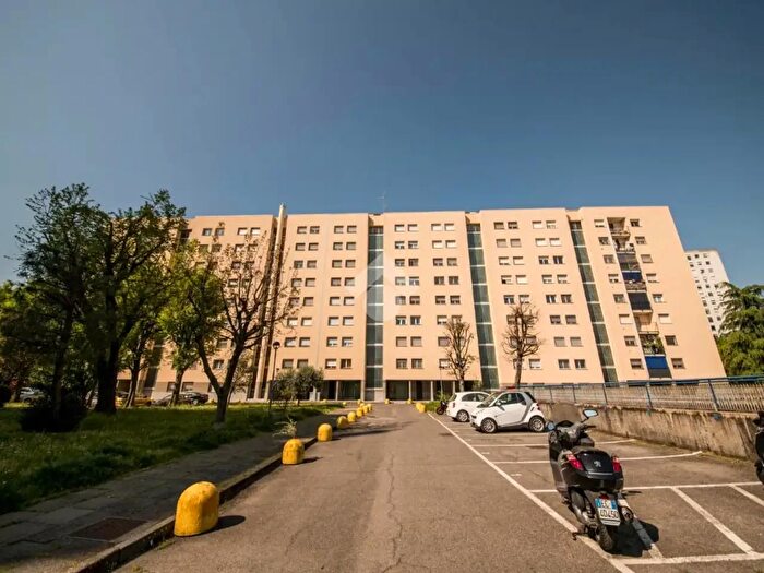 Appartamento quadrilocale in vendita in Via S Dionigi, Milano