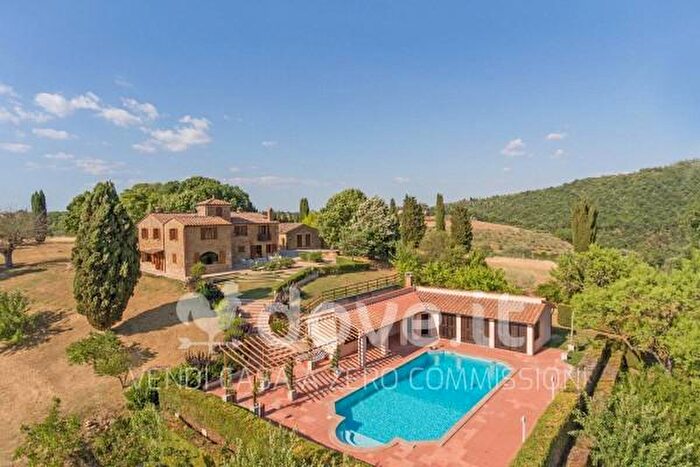 Casa con 6 locali in vendita in Via Santa Caterina Snc, Pienza