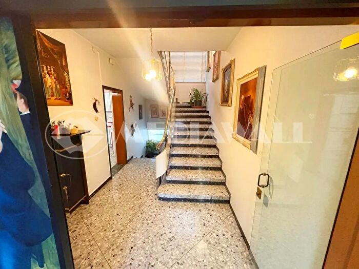 Casa con 9 locali in vendita in Maniago