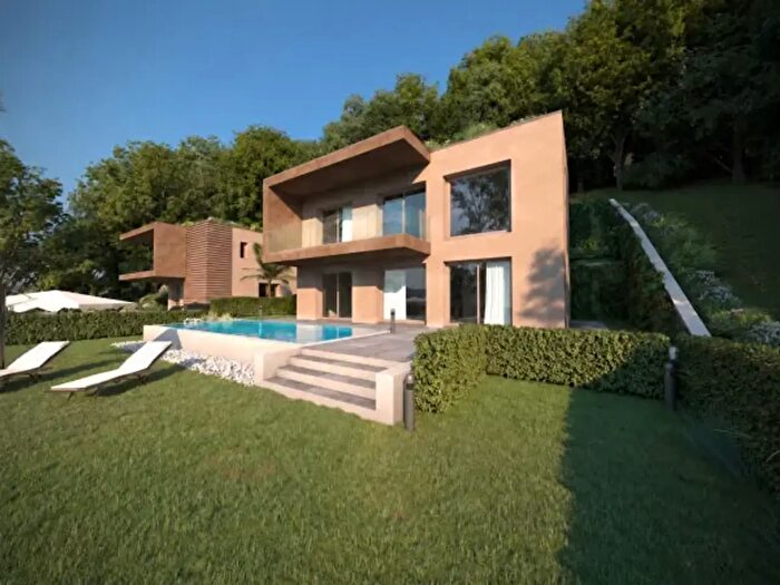 Casa quadrilocale in vendita in Via Cinque Case, Gera Lario