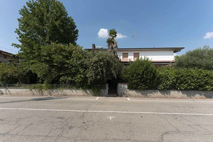 Casa con 8 locali in vendita in Via Genunzio Bentini, Malalbergo
