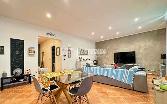 Appartamento trilocale in vendita in Via Gaetano Donizetti, Genova