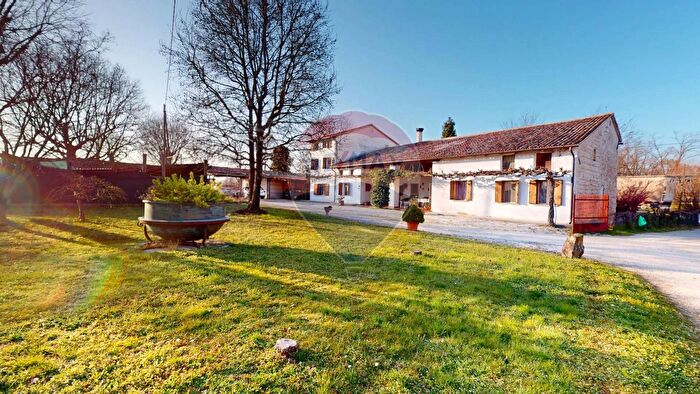 Casa con 10 locali in vendita in Riese Pio X