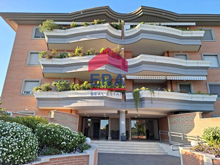 Appartamento trilocale in vendita in Via Lina Bo Bardi, Roma