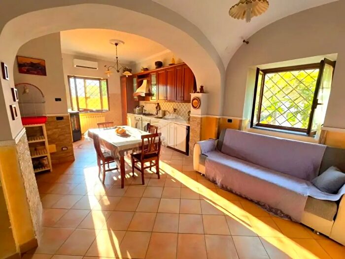 Casa bilocale in vendita in Via Chiazzolelle, Torre Del Greco