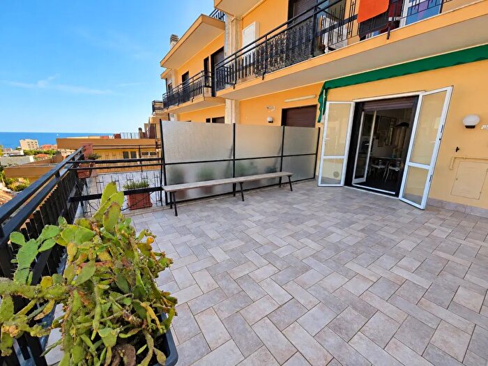 Appartamento trilocale in vendita in Via Imperia, Spotorno