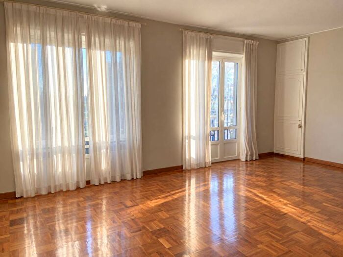 Appartamento con 5 locali in affitto in Viale Bianca Maria, Piave Tricolore, Milano